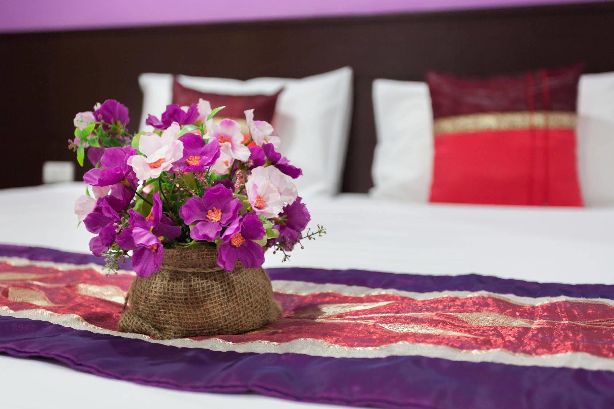 Islanda Boutique Hotel Patong Exterior photo